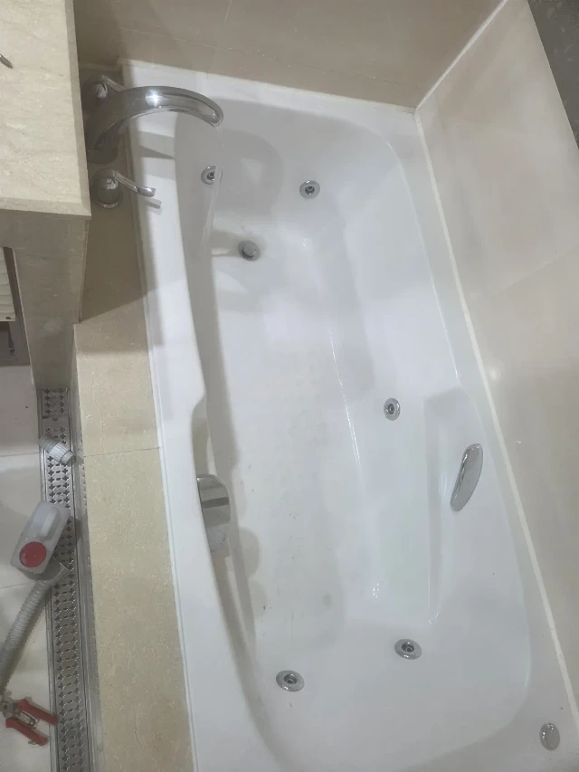 요트 월풀욕조 수리, 세면대 마개 추가 작업 이후 요트 월풀욕조 현장